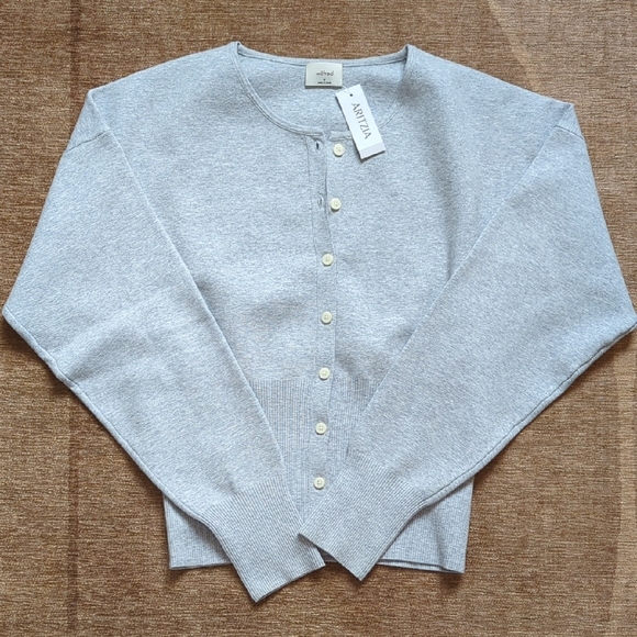 Aritzia Sweaters - Aritzia Gray Cardigan Sweater Fitted Cropped Style